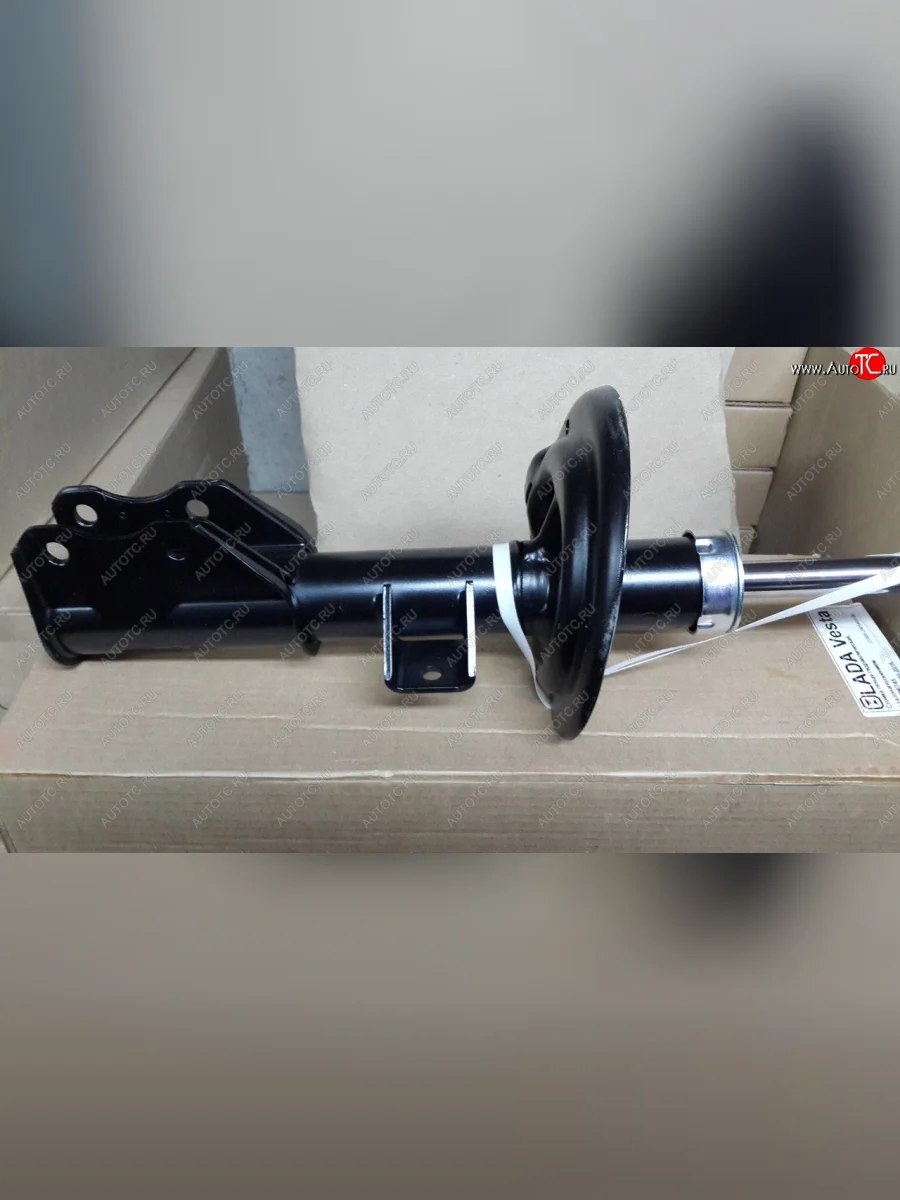 Левый амортизатор передний Оригинал Лада ВАЗ Веста 2180 седан дорестайлинг (2015-2023)  в Перми Пермском крае