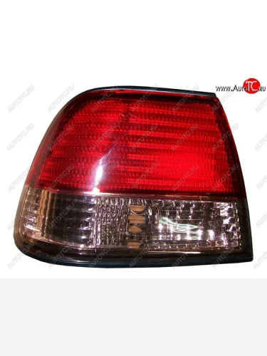 Левый фонарь (внешний/розовая полоса) SAT Nissan Sunny B15 (1998-2004)