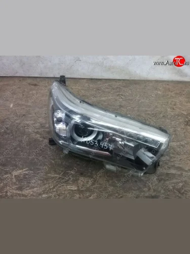 Правая фара SAT (диодная) Toyota Hilux AN120 дорестайлинг (2016-2020)