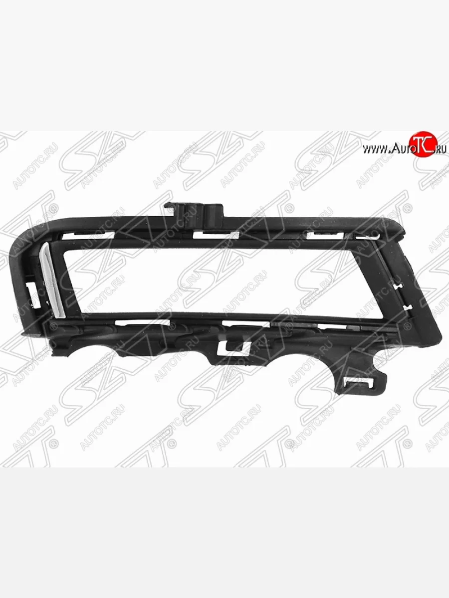 Правая рамка противотуманной фары SAT (с хром полосой) Volkswagen Golf 7 (2012-2017) дорестайлинг, хэтчбэк 5 дв. с доставкой в г. Кемерово