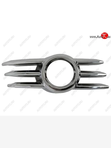 Правая накладка на оправу ПТФ SAT (хром) Toyota Hiace H200 минивэн (Япония) дорестайлинг  (2004-2007)