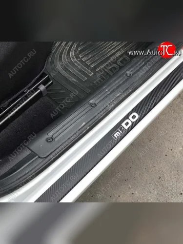 Пороги накладки Russtal (Нержавейка с покрытием карбон и надписью) Datsun mi-DO хэтчбэк (2014-2021)