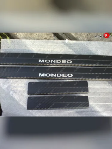 Пороги накладки Russtal (Нержавейка с покрытием карбон и надписью) Ford Mondeo MK5 CD391 дорестайлинг седан (2014-2018)