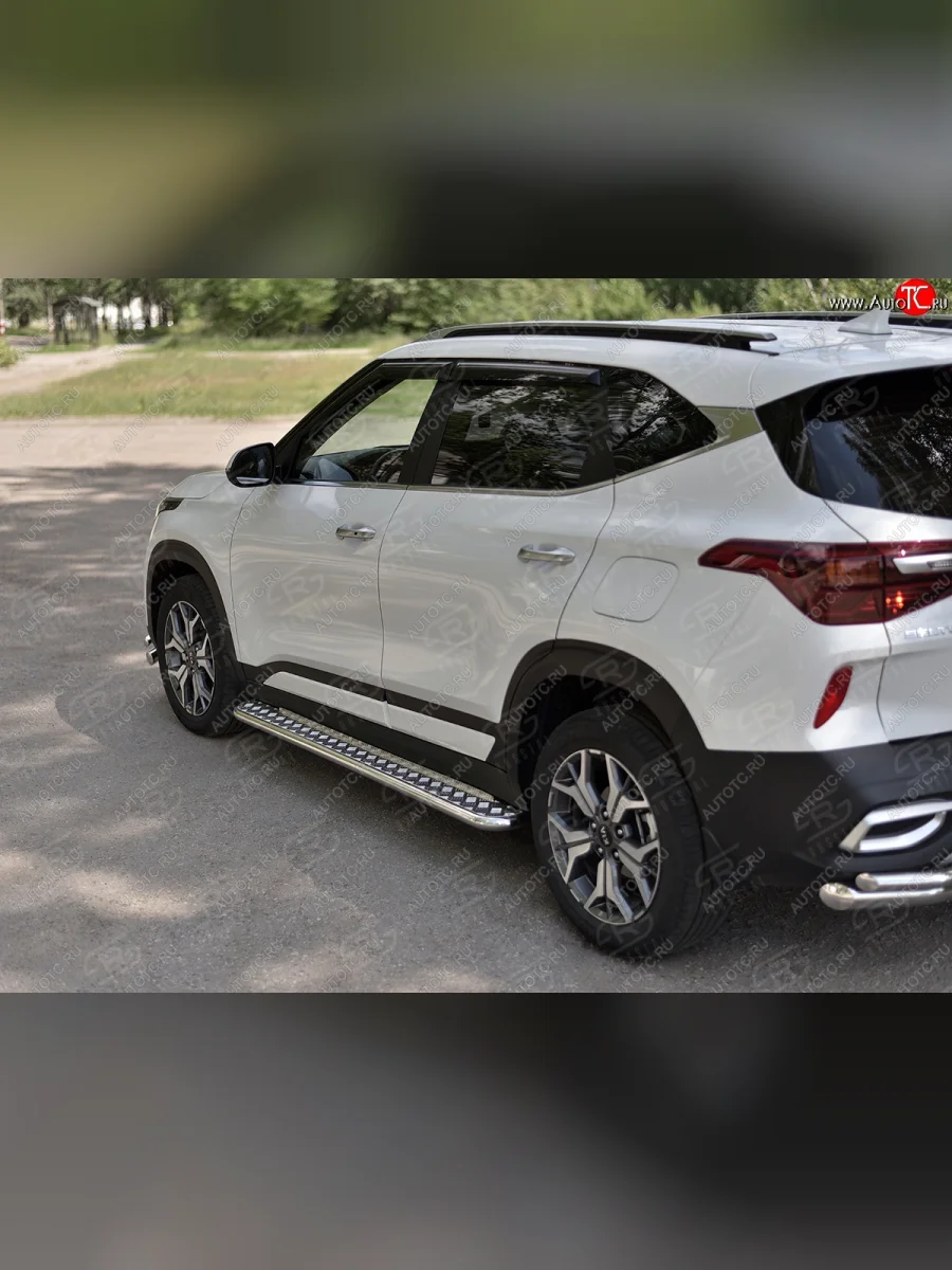 Порожки для ног SLITKOFF (Ø42 мм) KIA Seltos SP2 дорестайлинг (2019-2022) (Лист нержавейка, труба - нержавейка)  в Самаре Самарской области