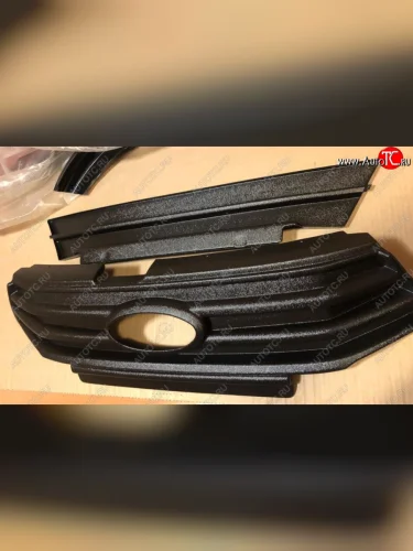 Глухая накладка на решетку радиатора STAVR (комплект с заглушкой воздухозаборника бампера) (Текстурная поверхность (шагрень)) Лада ВАЗ Веста ( 2180,  SW 2181) (2015-2023) седан дорестайлинг, универсал дорестайлинг