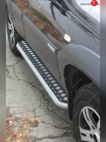 Порожки для ног Petroil Tuning (Ø51 мм) (Сталь с полимерным покрытием в цвет: серебристый ❞Искра❝) Лада ВАЗ 2123 (Нива Шевроле) 1 рестайлинг (2009-2020)