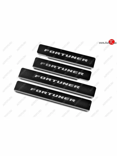 Накладки порожков салона Russtal (Нержавейка с покрытием карбон и надписью) Toyota Fortuner AN160 рестайлинг (2020-2025)
