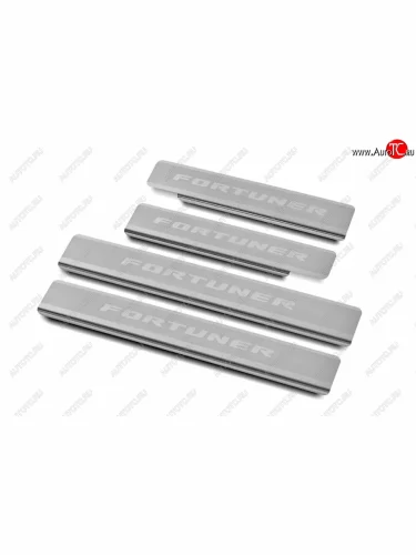 Накладки порожков салона Russtal (Нержавейка шлифованная с надписью) Toyota Fortuner AN160 рестайлинг (2020-2025)