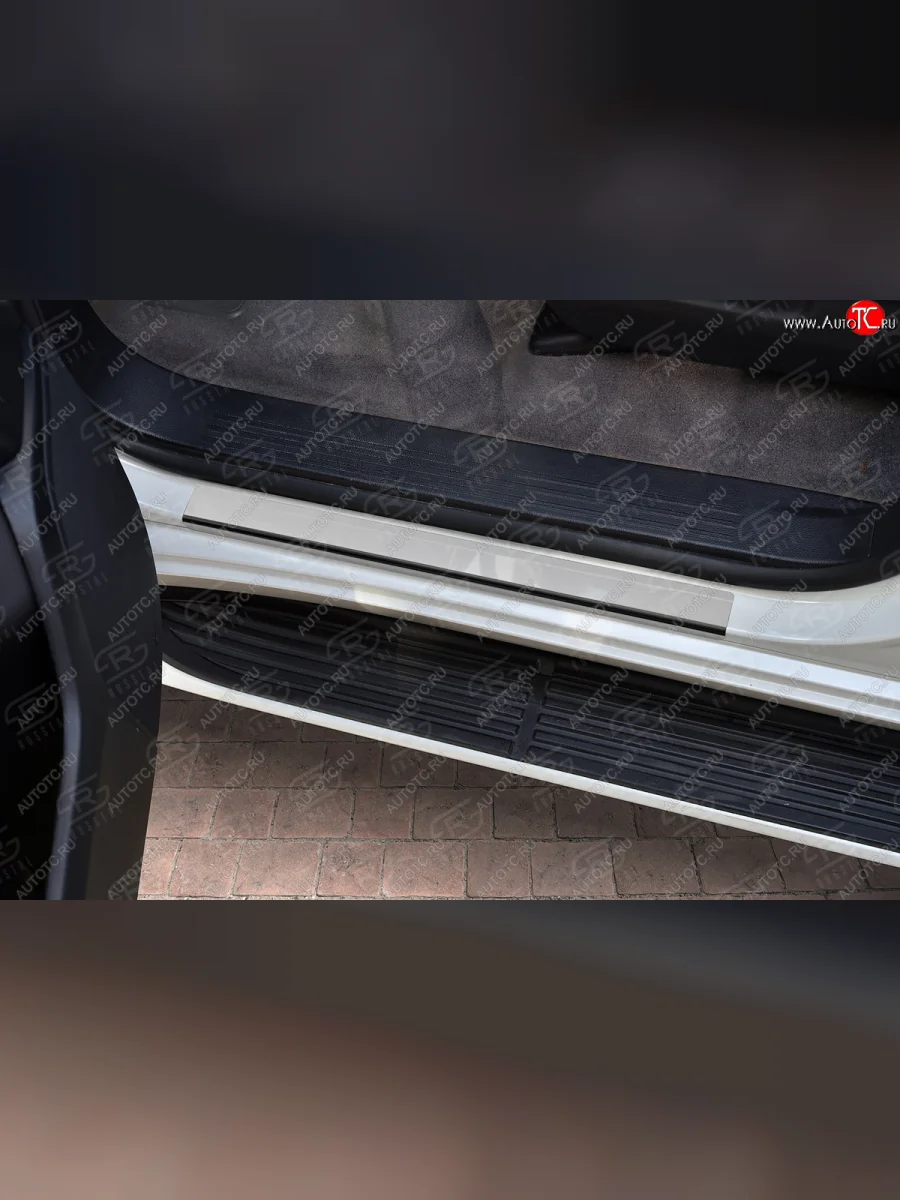 Накладки порожков салона Russtal Toyota Land Cruiser 200 1-ый рестайлинг (2012-2015) (Нержавейка полированная)  в Керчи Республика Крым