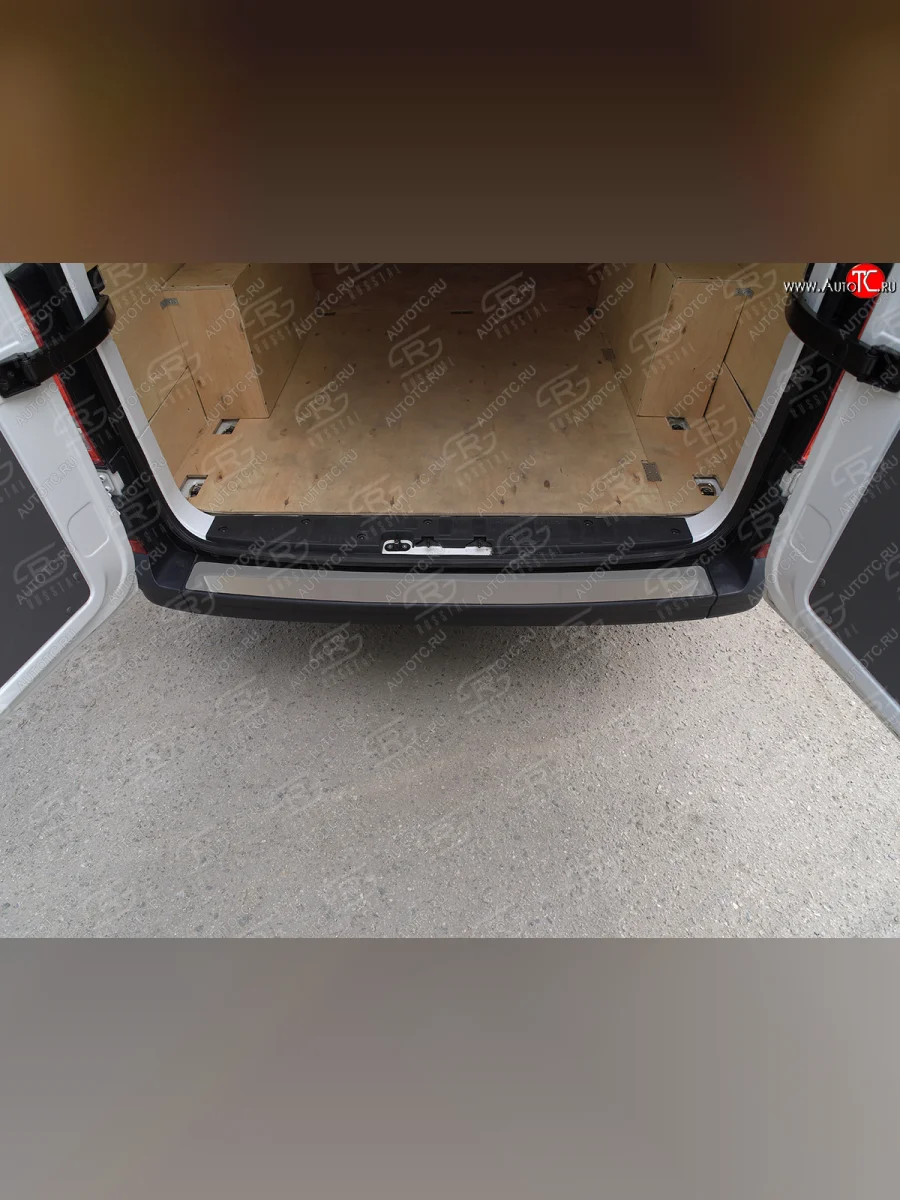 Защитная накладка заднего бампера Russtal Volkswagen Crafter 2 (2017-2025) (Нержавейка полированная)  в Керчи Республика Крым