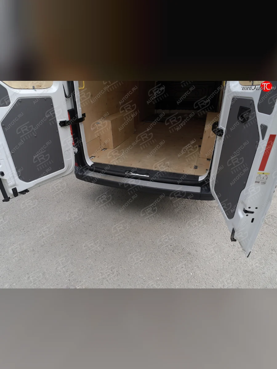 Защитная накладка заднего бампера Russtal Volkswagen Crafter 2 (2017-2025) (Нержавейка шлифованная)  в Керчи Республика Крым