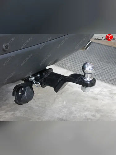 Фаркоп (тягово-сцепное устройство) TCC (оцинкованный, шар Е нержавейка) Land Rover Discovery Sport  L550 (2014-2019) дорестайлинг