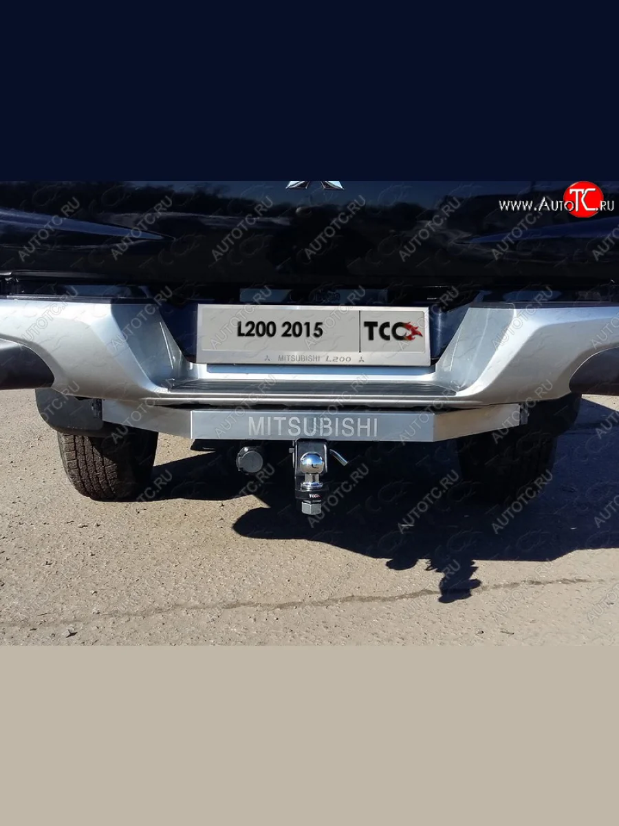 Фаркоп (тягово-сцепное устройство) с задним бампером TCC Mitsubishi L200 5 KK,KL дорестайлинг (2015-2019) (оцинкованный, шар Е нержавейка, усиленный, надпись Mitsubishi)  с доставкой в г. Керчь