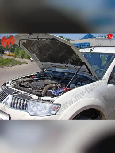 Упор капота MV-Tuning (одинарный) Mitsubishi Pajero Sport  PB (2008-2013) дорестайлинг