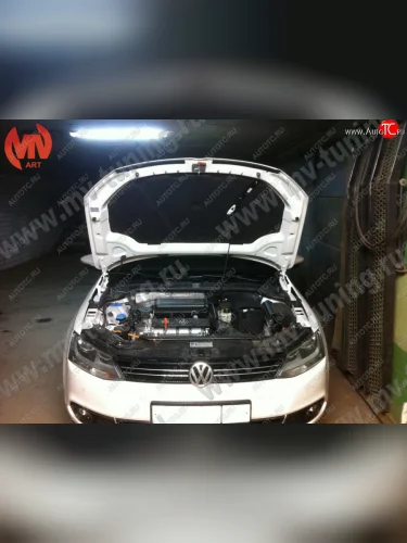 Упор капота MV-Tuning (одинарный) Volkswagen Jetta  A6 (2011-2018) седан дорестайлинг, седан рестайлинг