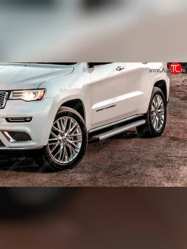 Пороги алюминиевые Slitkoff (Standart Silver) Jeep Grand Cherokee  WK2 (2013-2018) 1-ый рестайлинг