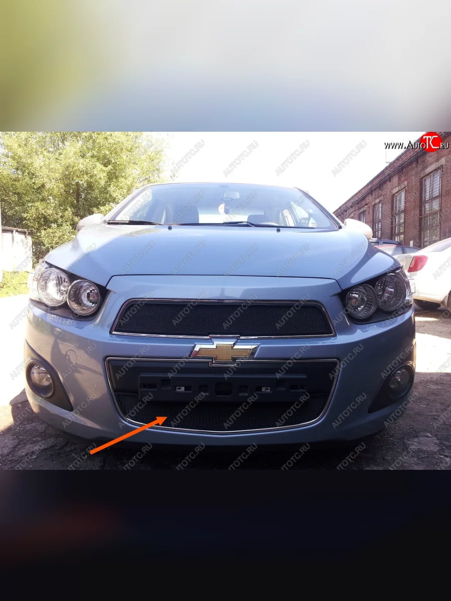 Защитная сетка радиатора в бампер Стрелка 11 Стандарт (алюминий, пластик) Chevrolet Aveo T300 хэтчбек (2011-2015) (Цвет: черный)  в Керчи Республика Крым