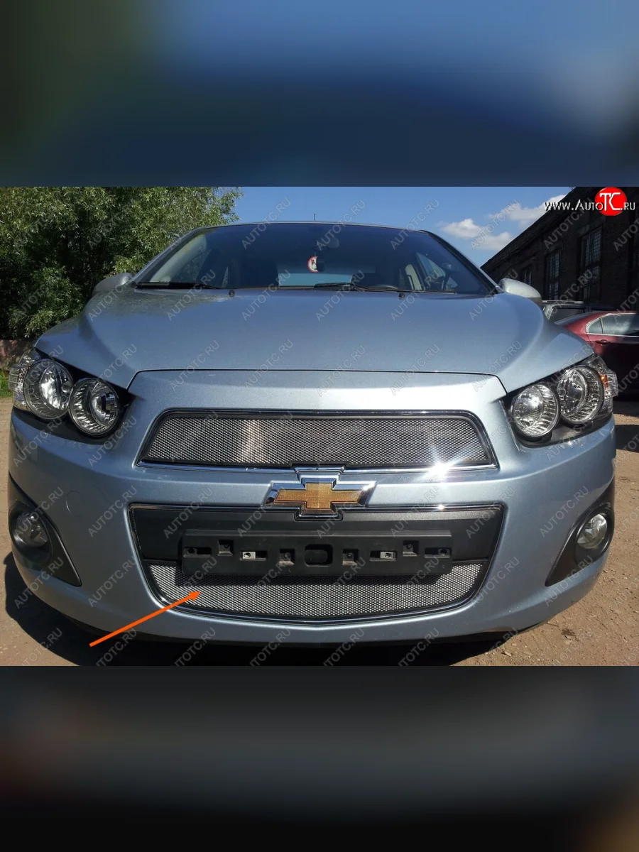 Защитная сетка радиатора в бампер Стрелка 11 Стандарт (алюминий, пластик) Chevrolet Aveo T300 хэтчбек (2011-2015) (Цвет: хром)  в Керчи Республика Крым