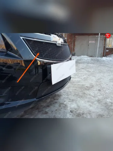 Защитная сетка решетки радиатора Стрелка 11 Стандарт (алюминий/пластик) (Цвет: черный) Chevrolet Cruze J305 хэтчбек дорестайлинг (2009-2012)