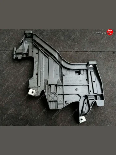 Левый кронштейн крепления фары HILLPORT Audi A4 B8 дорестайлинг, седан (2007-2011)