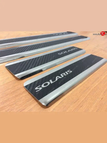 Накладки порожков салона INOX (Нержавеющая сталь + карбон) Hyundai Solaris HCR седан дорестайлинг (2017-2020)