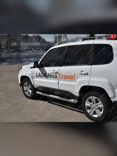 Защита порогов на SLITKOFF (Ø76 мм, нержавейка с накладкой) (Со скошенными торцами) Лада ВАЗ Нива Трэвел (2021-2025) (212300-80)