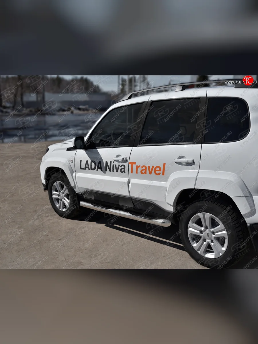 Защита порогов на SLITKOFF (Ø76 мм, нержавейка с накладкой) Лада ВАЗ Нива Трэвел (212300-80) (2021-2025) (Со скошенными торцами)  в Перми Пермском крае