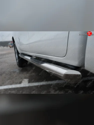 Защита порогов (Ø76 мм с накладкой) SLITKOFF (торцы со скосами 45°, полированная нержавейка) Toyota Hilux  AN120 (2020-2025) 2-ой рестайлинг