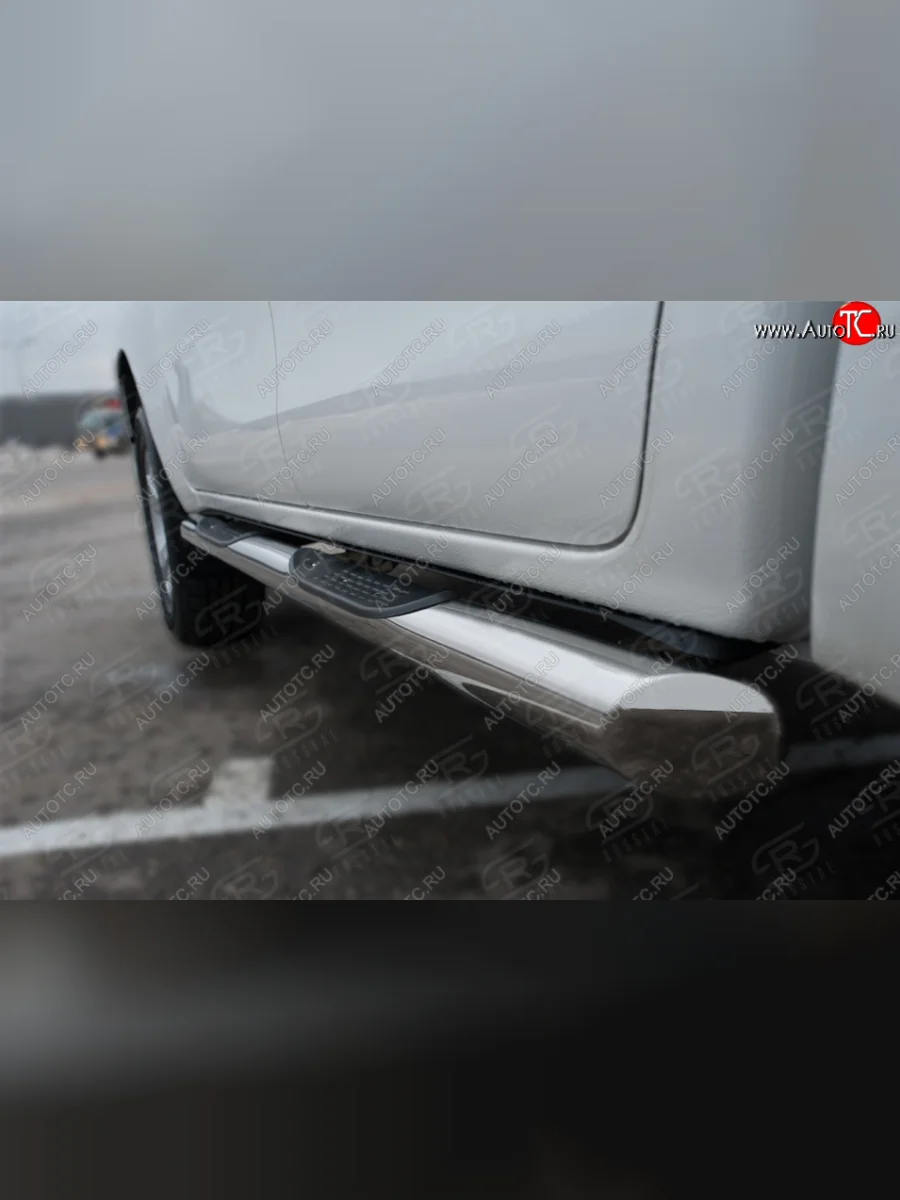 Защита порогов (Ø76 мм с накладками, BLACK ONYX) SLITKOFF  Toyota Hilux (2020-2025) AN120 (срез на торцах 45°, полированная нержавейка)  в Керчи Республика Крым