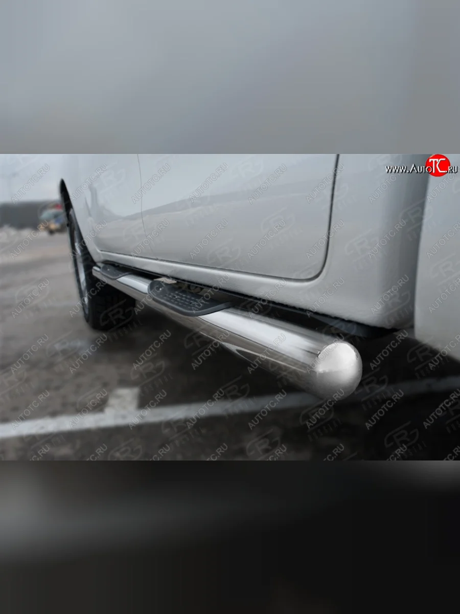 Защита порогов (Ø76 мм с накладками, BLACK ONYX) SLITKOFF  Toyota Hilux (2020-2025) AN120 (срез на торцах круглый 90°, полированная нержавейка)  в Самаре Самарской области