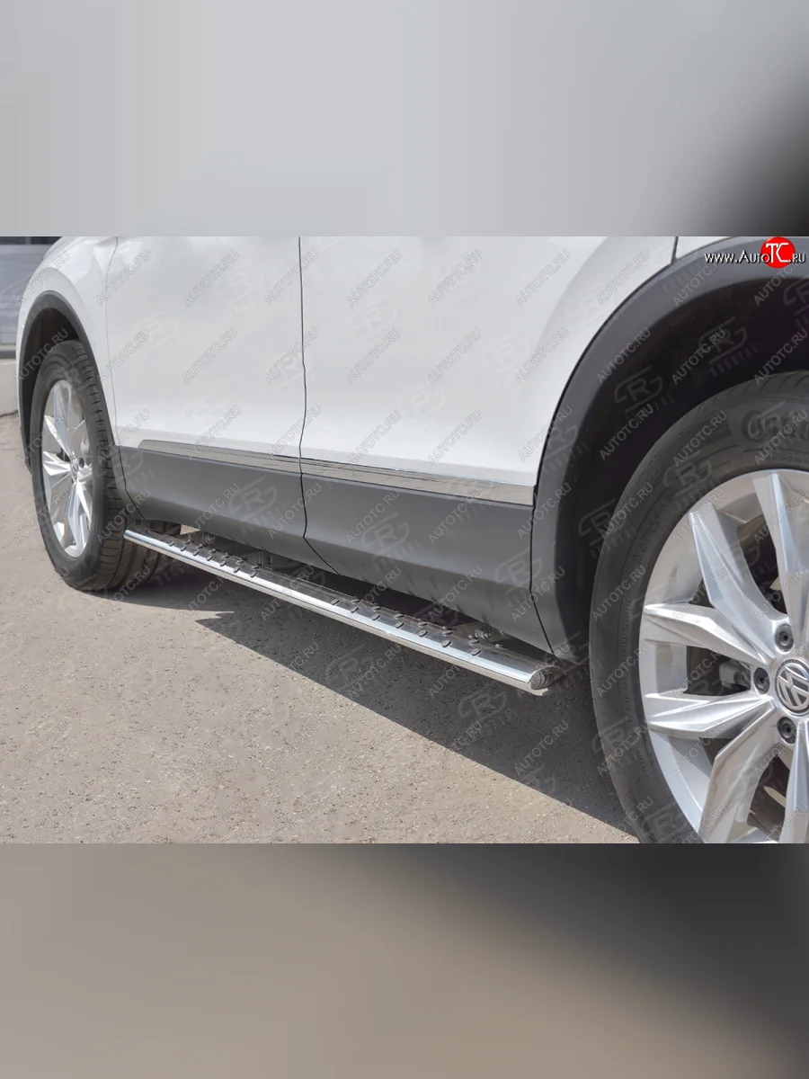 Защита порогов (Ø75х42 мм с проступью, NOT R-LINE) Russtal Volkswagen Tiguan Mk2 рестайлинг (2020-2022) (полированная нержавейка)  в Самаре Самарской области