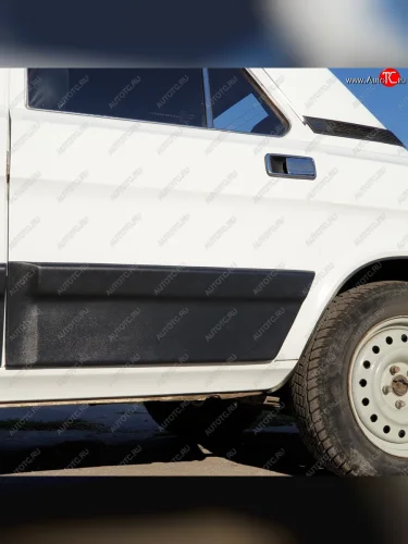 Накладки на двери на Autodemic Волга 