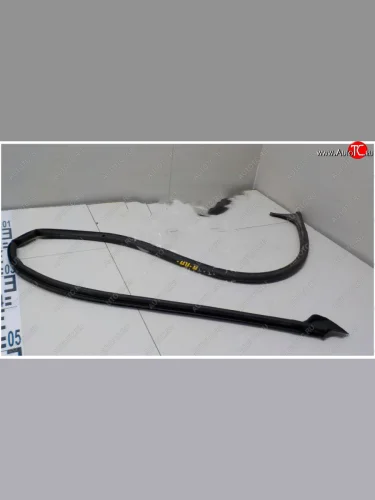 Внешний нижний уплотнитель правой передней двери VAG  