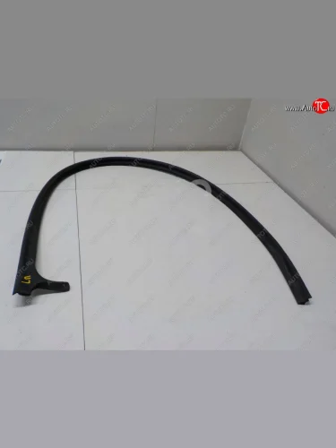 Внешний верхний уплотнитель левой передней двери VAG  