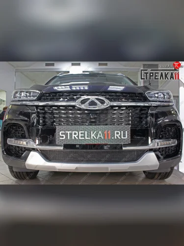 Защитная сетка радиатора в бампер (ячейка 3х7 мм) Стрелка 11 Стандарт (черная) Chery Tiggo 8 1 T18 рестайлинг (2019-2023)