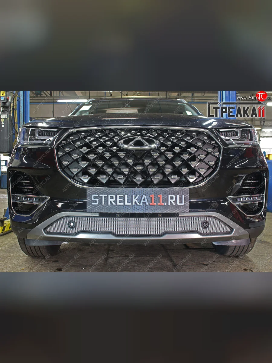 Защитная сетка радиатора в бампер (ячейка 3х7 мм, с парктроником) Стрелка 11 Стандарт Chery Tiggo 8 PRO (2021-2025) (хром)  в Керчи Республика Крым