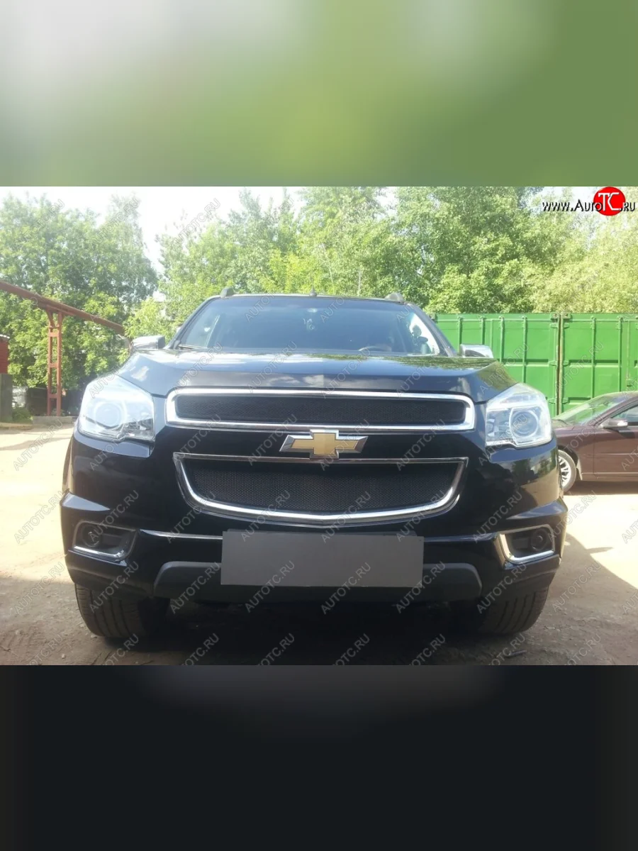 Защитная сетка радиатора в бампер (ячейка 3х7 мм, комплект) Стрелка 11 Стандарт Chevrolet Trailblazer GM800 дорестайлинг (2012-2016) (черная)  в Самаре Самарской области