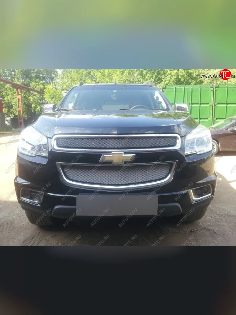 Защитная сетка радиатора в бампер (ячейка 3х7 мм, комплект) Стрелка 11 Стандарт Chevrolet Trailblazer GM800 дорестайлинг (2012-2016) (хром)  с доставкой в г. Керчь