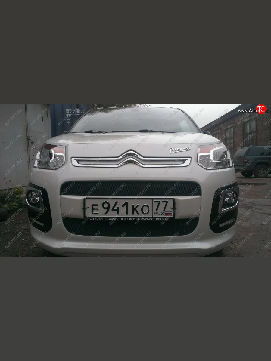 Защитная сетка радиатора в бампер (ячейка 3х7 мм, комплект) Стрелка 11 Стандарт CITROEN C3 Picasso рестайлинг (2013-2017) (черная)  в Керчи Республика Крым