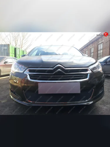 Защитная сетка радиатора в бампер (ячейка 3х7 мм) Стрелка 11 Стандарт (черный) CITROEN C4 B7 седан дорестайлинг (2013-2016)