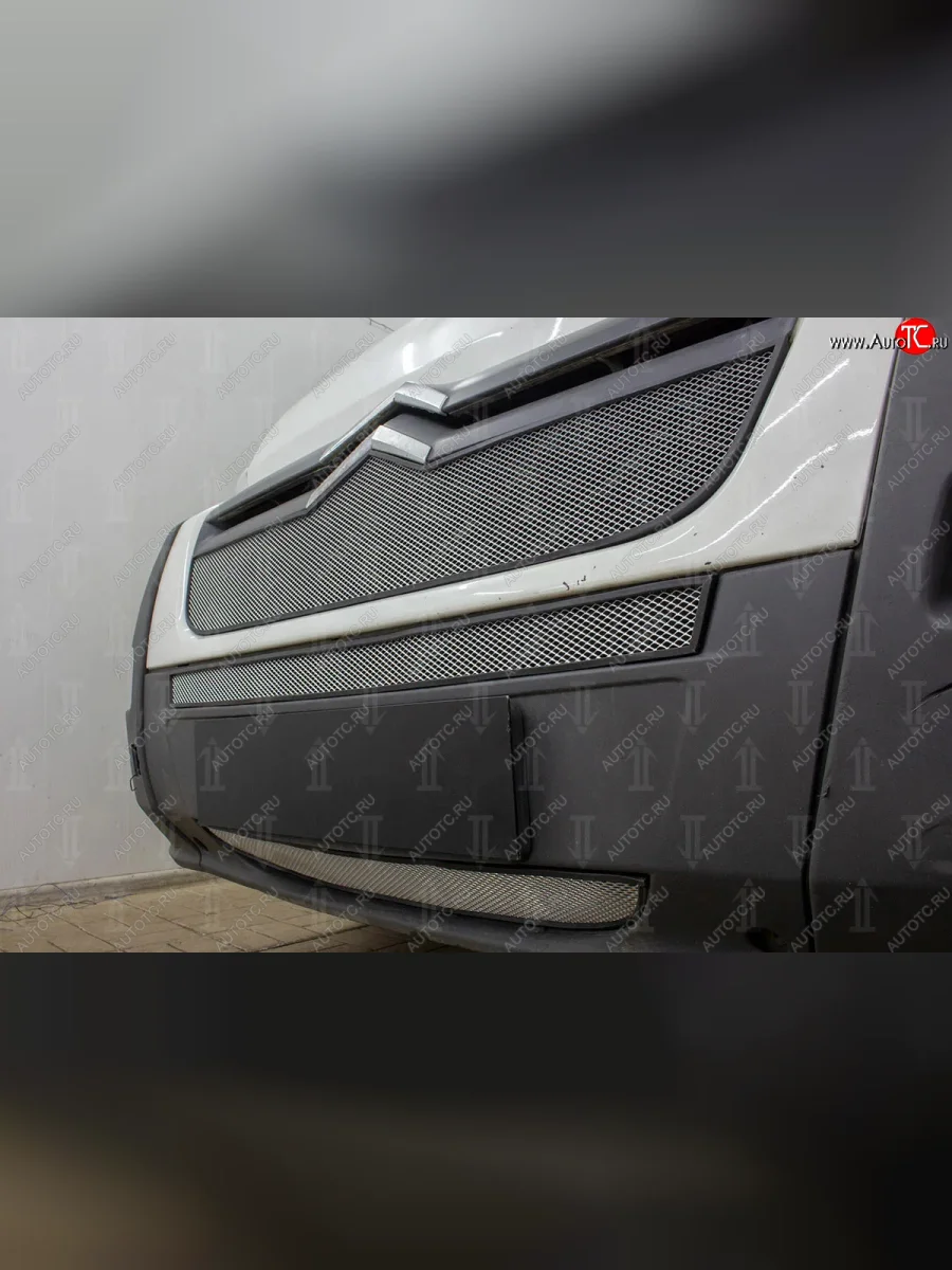 Защитная сетка радиатора в бампер (ячейка 3х7 мм, низ) Стрелка 11 Стандарт CITROEN Jumper 250 (2006-2014) (черная)  в Самаре Самарской области