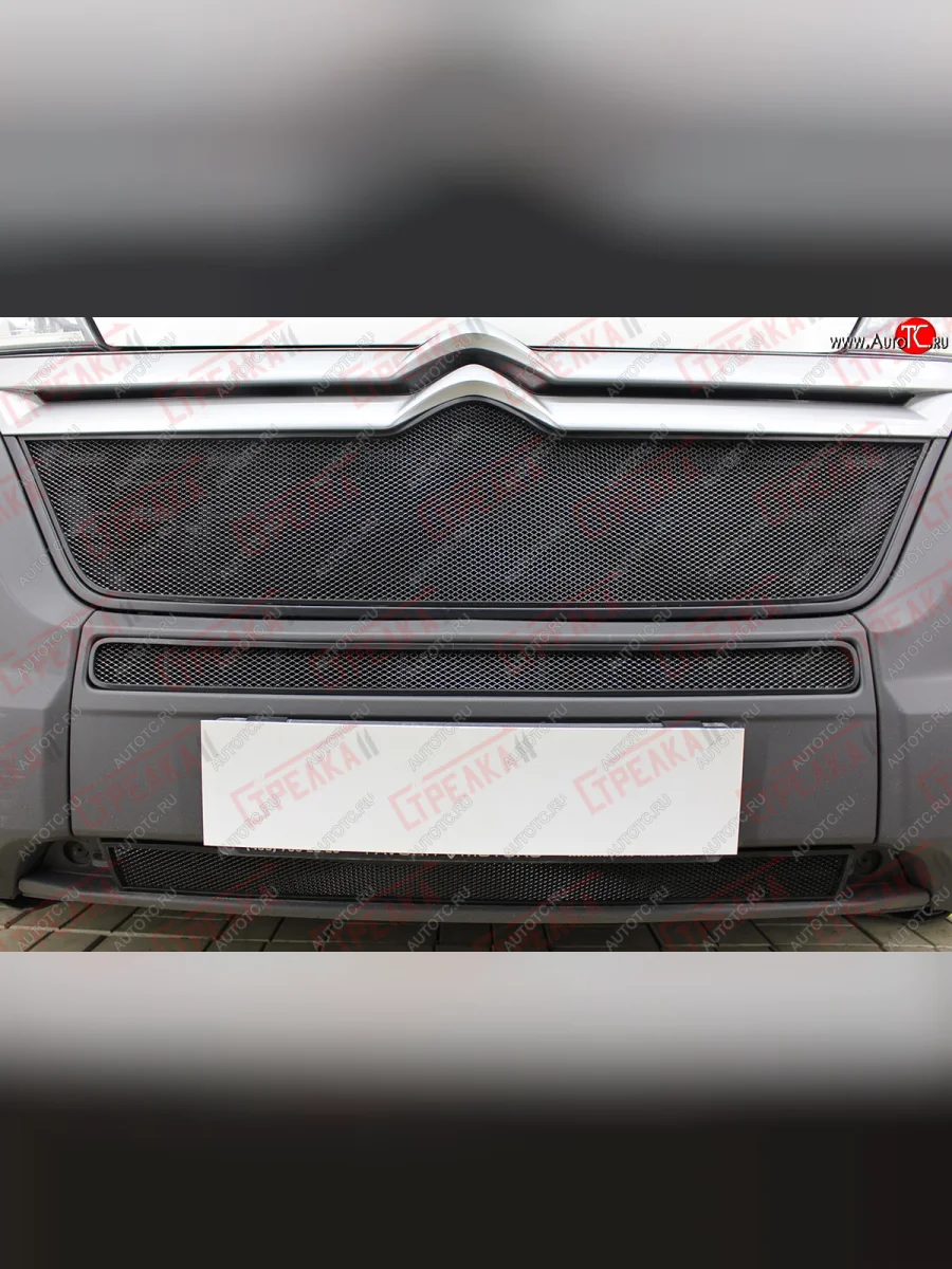 Защитная сетка радиатора в бампер (ячейка 3х7 мм, середина+низ) Стрелка 11 Стандарт Fiat Ducato 290 (2014-2025) (черная)  в Керчи Республика Крым