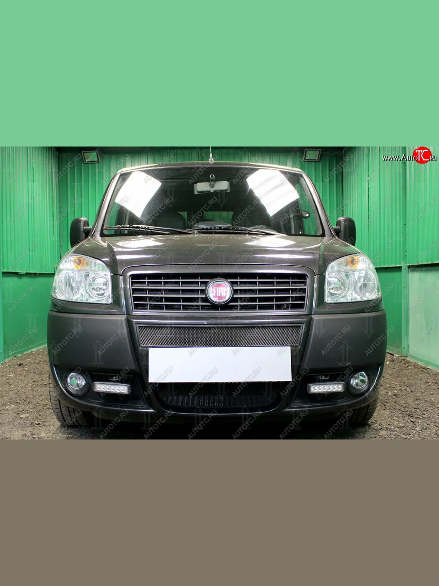 Защитная сетка радиатора в бампер (ячейка 3х7 мм. комплект) Стрелка11 Стандарт Fiat Doblo 223 рестайлинг (2005-2016) (черная)  в Керчи Республика Крым