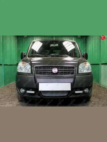 Защитная сетка радиатора в бампер (ячейка 3х7 мм) Стрелка11 Стандарт (хром) Fiat Doblo 223 рестайлинг (2005-2016)