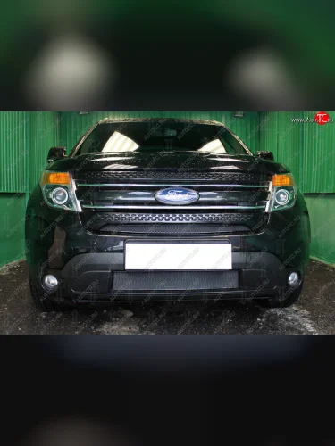 Защитная сетка радиатора в бампер (ячейка 4х10 мм, низ) Стрелка11 Премиум (черная) Ford Explorer U502 дорестайлинг (2010-2016)