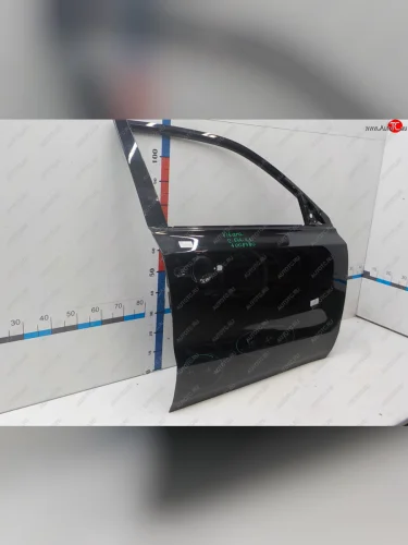 Правая передняя дверь SUZUKI Suzuki Vitara LY дорестайлинг (2015-2019)