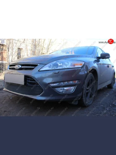 Защитная сетка радиатора в бампер (ячейка 3х7 мм) Стрелка11 Стандарт (черная) Ford Mondeo Mk4,DG рестайлинг, универсал (2010-2014)