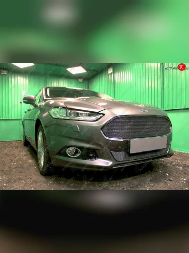 Защитная сетка радиатора в бампер (ячейка 4х10 мм, низ) Стрелка11 Премиум (черная) Ford Mondeo MK5 CD391 дорестайлинг седан (2014-2018)