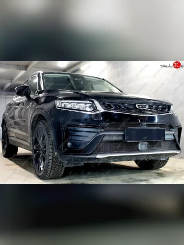 Защитная сетка радиатора в бампер (ячейка 3х7 мм, верх под камеру) Стрелка11 Стандарт (черная) Geely Tugella FY11,HPBA4 дорестайлинг (2019-2023)