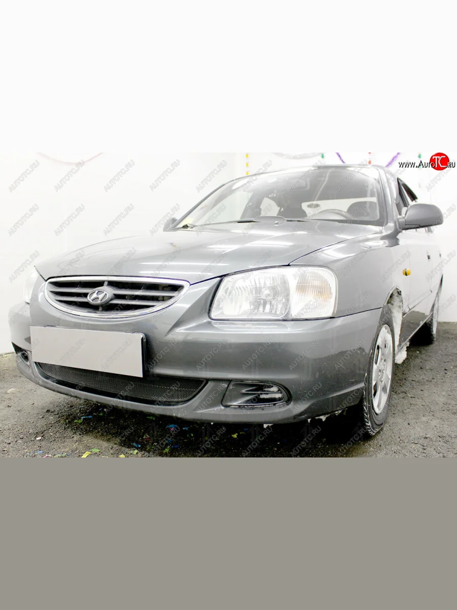 Защитная сетка радиатора в бампер (ячейка 3х7 мм) Стрелка11 Стандарт Hyundai Accent 2 LC седан дорестайлинг (ТагАЗ) (1999-2012) (черная)  в Воронеже Воронежской области